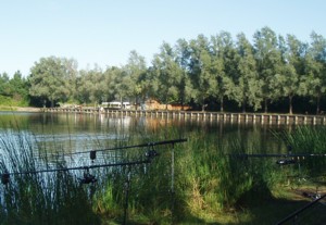 Tueholm S med restaurant Mosen i baggrunden.