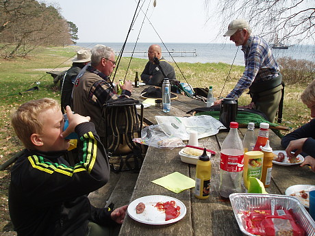 Frokost med grillmenu i det grnne er da sknt -